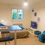 Travel Homes - The Bluefel, 2m Walk Little Venice 公寓