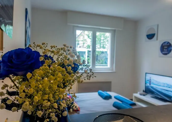 Travel Homes - The Bluefel, 2m Walk Little Venice Apartment *