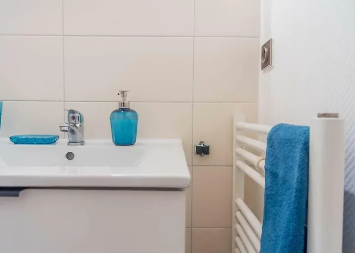 Travel Homes - The Bluefel, 2m Walk Little Venice Apartment *